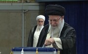 مقام معظم رهبری پس از انداختن رای خود به صندوق: افزایش رای‌دهنگان برای جمهوری اسلامی نیاز قطعی است