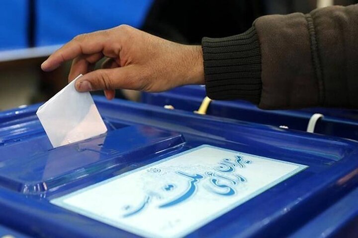 لحظه رای دادن مهدی کروبی + مهدی کروبی در انتخابات به پزشکیان رای داد! / عکس