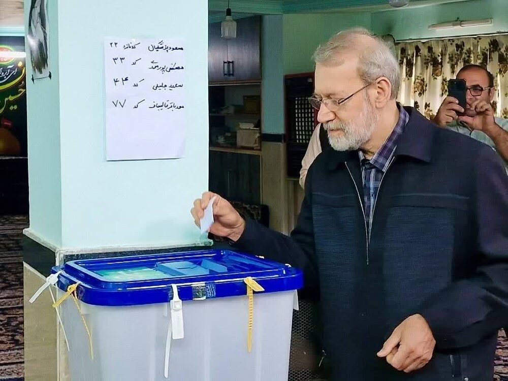 علی لاریجانی رای خود را به صندوق انداخت ///