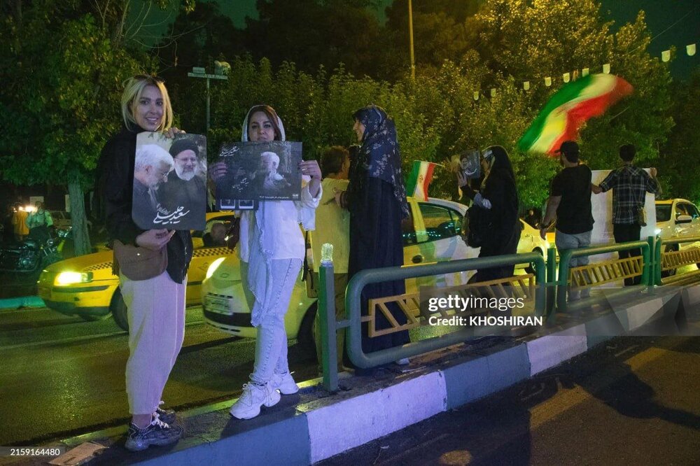 عکس جنجالی از دختران جوان هوادار جلیلی در تهران