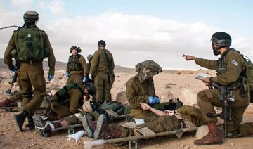 لحظه حمله یک جوان به دو نظامی اسرائیلی / فیلم