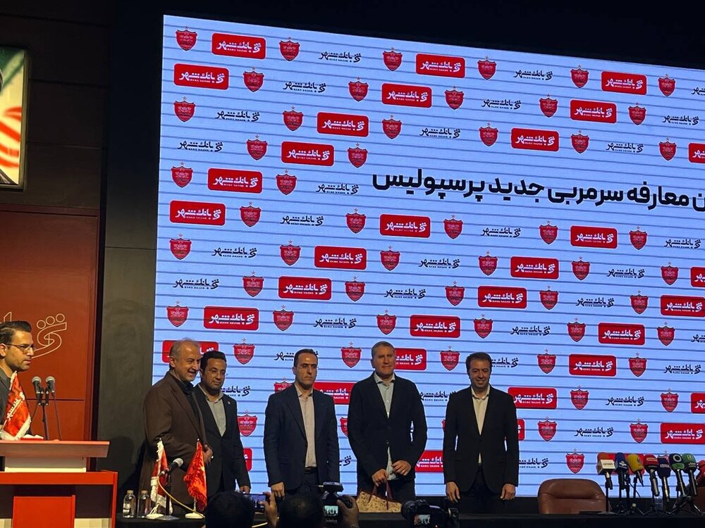 عکس| شال سرخ پرسپولیس روی دوش گاریدو