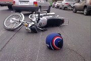 تصادف عجیب‌ راننده پژو و موتورسوار در اصفهان / موتور را زیرگرفت