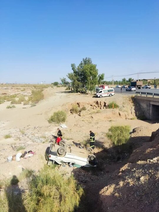 سه حادثه رانندگی در جاده های سمنان ۱۲ مصدوم به جا گذاشت