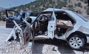 تصادف شدید پراید با پژو ۲۰۶ در وکیل‌آباد مشهد/ فیلم