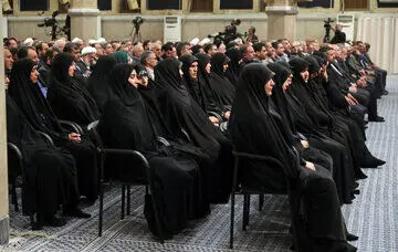 پوشش متفاوت نماینده مجلس زن در دیدار با رهبر انقلاب + عکس