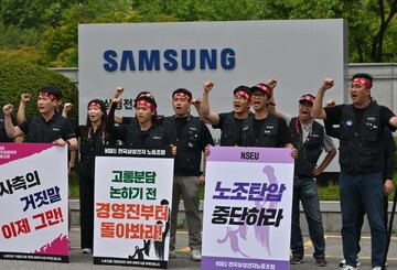 تصاویر دیده نشده از اعتصاب کارگران شرکت سامسونگ به خاطر حقوق + فیلم