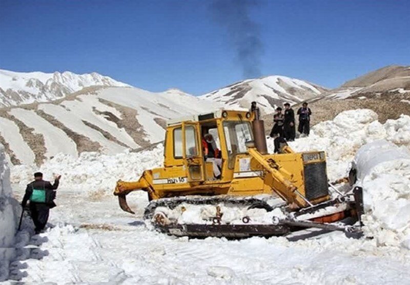 برف‌روبی در اوج گرمای تابستان 