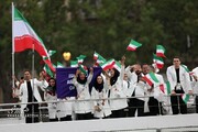 لحظه عبور کاروان ایران در مراسم رژه المپیک ۲۰۲۴ پاریس + فیلم