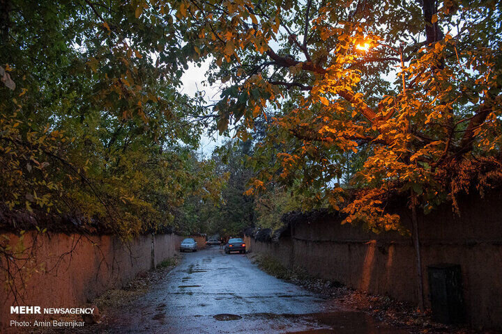 بارش عجیب باران شبانه در رشت در وسط تابستان + فیلم