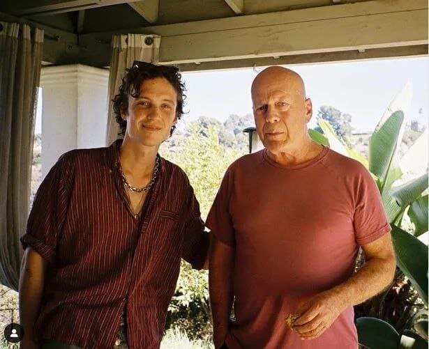 عکسی که به شایعه مرگ جانسخت سینما پایان داد