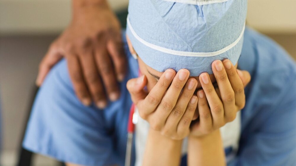 انتقاد مصطفی معین از بیتوجهی به خودکشی پزشکان/ تبعیض و بردگی در ساختار سلامت/ «عملکرد وزرای بهداشت در یک دهه اخیر باید به استیضاح کشیده شود»