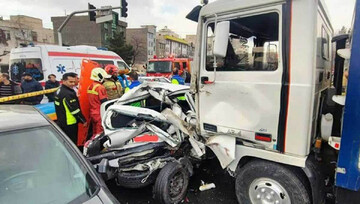 فیلم دیده نشده از لحظه تصادف مرگبار تریلی با ۱۱ خودرو در تهران