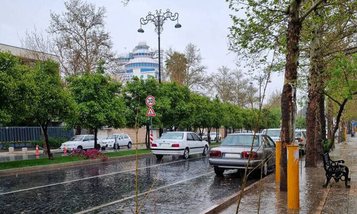 بارش شدید باران در شیراز در اوج گرمای تابستان / فیلم