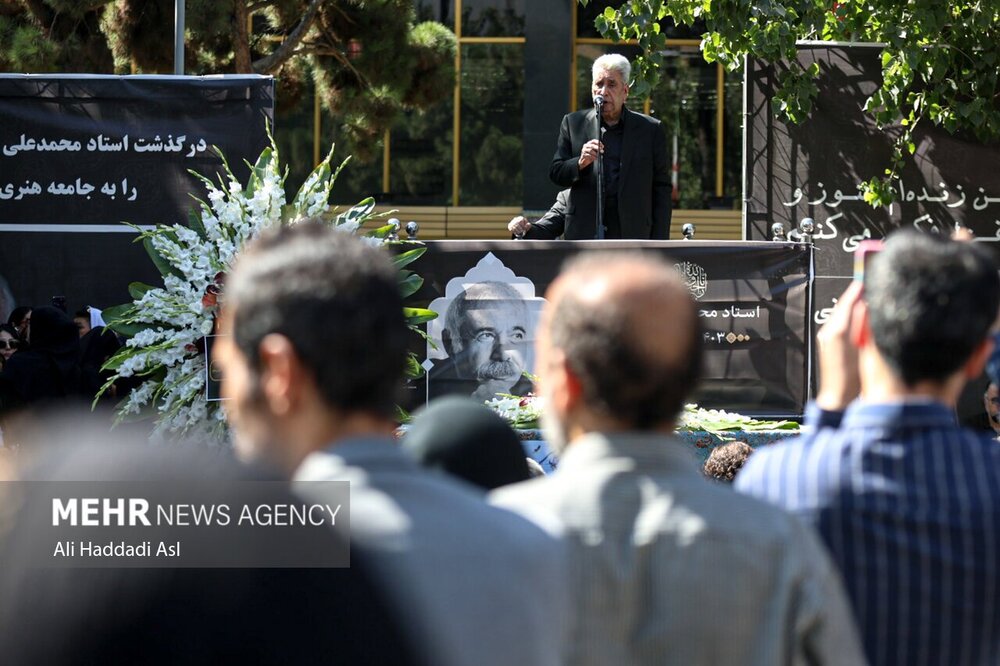 گزارش تصویری از خاکسپاری «محمد علی بهمنی» با حضور هنرمندان و چهره های مطرح