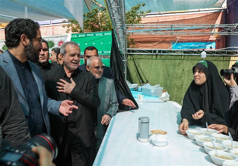 حضور پزشکیان در موکب دهه هشتادیها