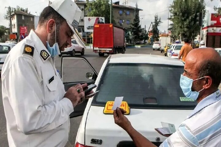 جریمه نشستن ۲ نفر روی صندلی راننده خودرو چقدر است؟