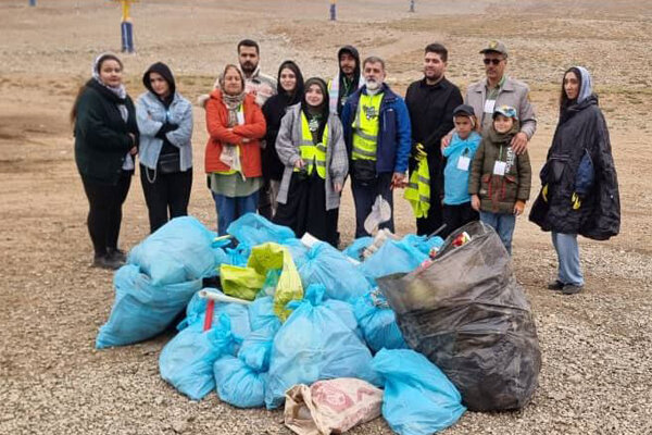 پاکسازی «توچال» برای سومین بار توسط اسکی بازان و کوهنوردان