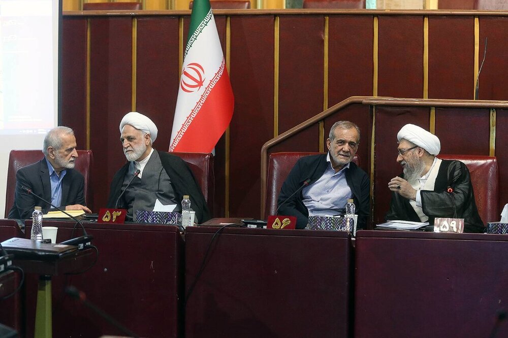 تصاویر پُربازدید از پزشکیان و احمدینژاد در یک جلسه