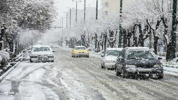 بارش سنگین برف در جاده چالوس / فیلم