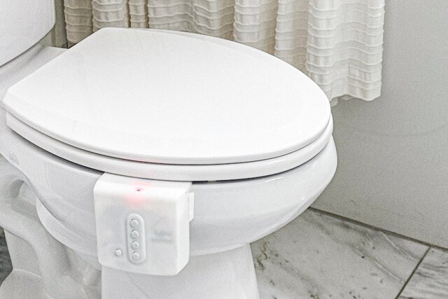 این توالت از مدفوع کاربر عکس میگیرد!