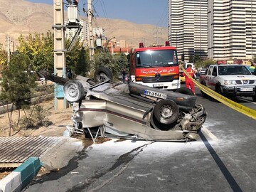 تصادف هولناک کامیون با ۱۴ خودرو در اردستانی تهران / ۱۳ نفر راهی بیمارستان شدند + فیلم