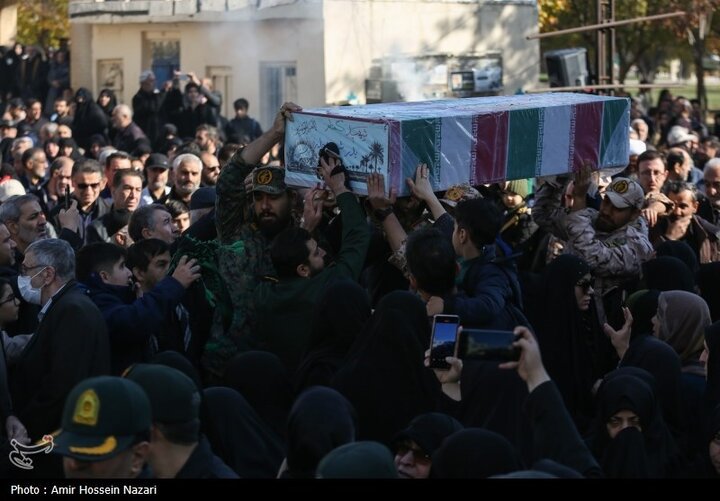 پیکر شهید گمنام در کامیاران تشییع شد