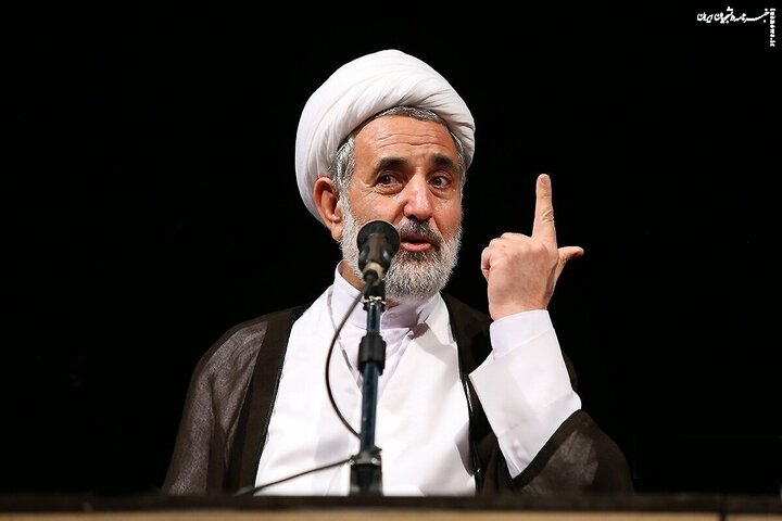 نماینده مجلس قم: آقای ظریف! بدون تعلل استعفا دهید!