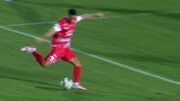 لحظه گل پرسپولیس به هوادار توسط علی علیپور / فیلم