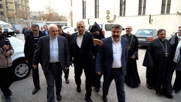 بازدید ظریف از کلیسای تهران + عکس