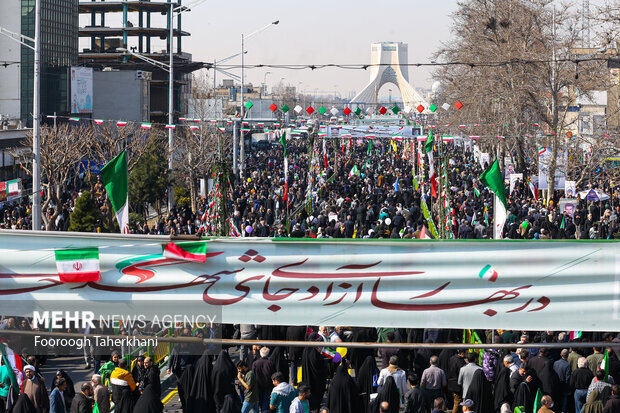 تصویری از نصب پرچم آمریکا و اسرائیل روی الاغ در راهپیمایی ۲۲ بهمن تصویری از نصب پرچم آمریکا و اسرائیل روی الاغ در راهپیمایی ۲۲ بهمن