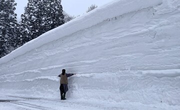 بارش برف ۵ متری در این کشور آسیایی/ فیلم