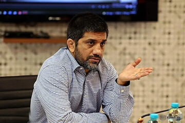 انتقاد تند علیرضا دبیر در اظهارات اخیرش نسبت به پسر شاه: تو هنوز از مامانت پول میگیری، میخوای مملکت بچرخونی؟ + فیلم