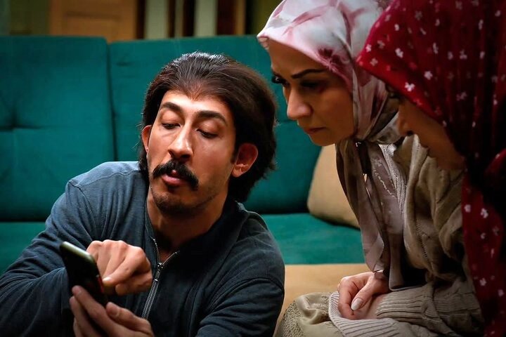 اجرای زنده تیتراژ پایتخت در برج میلاد + فیلم