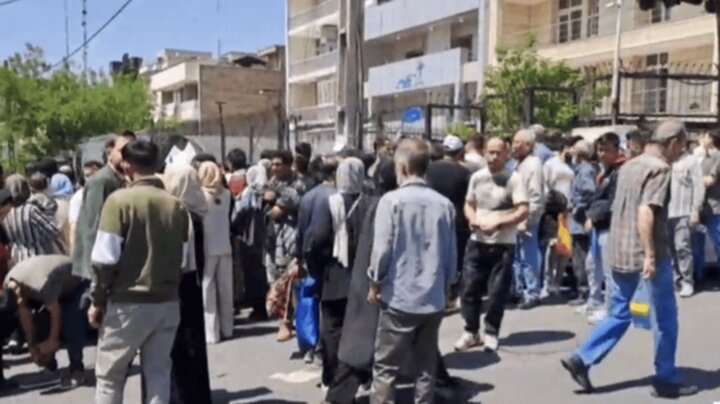 تجمع اتباع افغانستانی مقابل سفارت این کشور در تهران