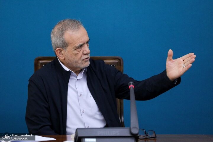پزشکیان: باید کار را از خانواده، مدرسه و دانشگاه آغاز کنیم