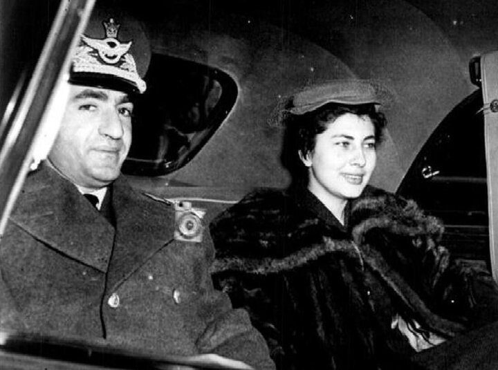 محمدرضا پهلوی با دیدن این عکس عاشق ثریا شد و با ازدواج کرد! + عکس محمدرضا پهلوی با دیدن این عکس عاشق ثریا شد و با ازدواج کرد! + عکس