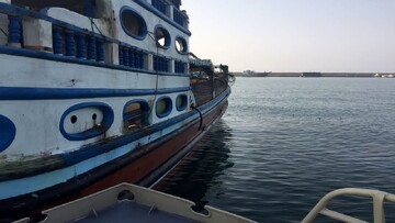 کشف یک فروند شناور حامل ۸۰ هزار لیتر سوخت قاچاق در دریای عمان