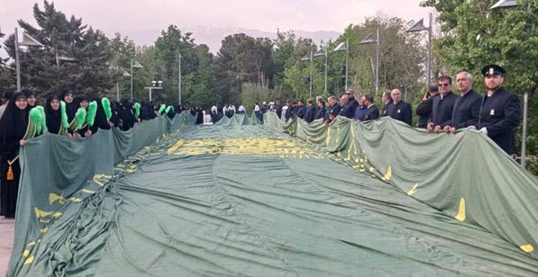 اهتزاز بزرگ ترین پرچم سبز رضوی بر فراز بلندترین سکوی پرچم ایران