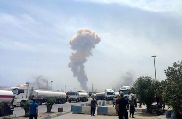 روزنامه جمهوری اسلامی درباره حادثه بندرعباس: اگر خبر درست را اطلاع‌رسانی نکنید، خبر غلط را به گوش همه می‌رسانند / صداوسیما که بودجه‌اش سر به فلک کشیده، باید خط مقدم اطلاع‌رسانی باشد