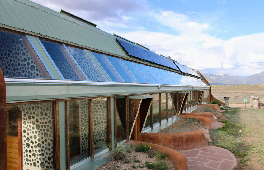 خانههای زیبایی که با زباله ساخته شدهاند/ «کشتی زمینی» کجاست؟