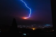تصویر آخرالزمانی از لحظه برخورد رعد و برق با سفیدکوه خرم‌آباد