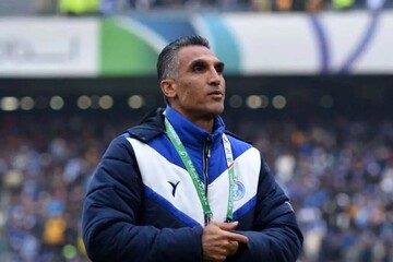 عکس جگرسوز از مهدی هاشمی‌نسب در مراسم خاکسپاری پدرش