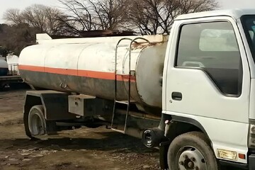 کشف و ضبط تانکر حامل ۳۰ هزار لیتر سوخت قاچاق  توسط پلیس در میناب