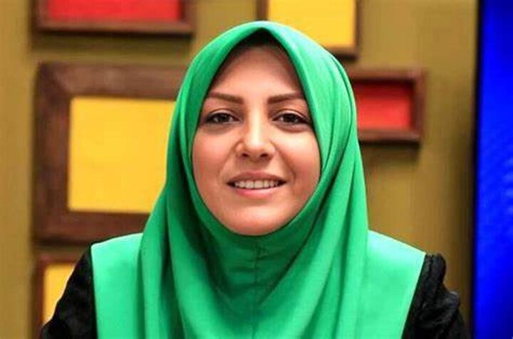 تیپ عجیب المیرا شریفی‌مقدم مجری سرشناس تلویزیون در برنامه زنده + عکس