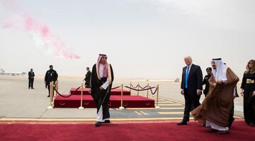کادوی عجیب خاندان سلطنتی قطر به رییس جمهور آمریکا + فیلم