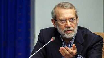 علی لاریجانی: آمریکا در حال مذاکره‌، تحریم می‌کند