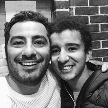 انتقام گیری پدر مهدی قربانی از نوید محمدزاده به خاطر ۲۵ بار سیلی محکم خوردن‌های پسرش در سکانس فیلم ابد و یک روز  + فیلم
