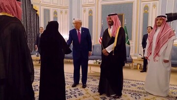 دست‌دادن جنجالی دیپلمات‌های زن عربستان با ترامپ + عکس