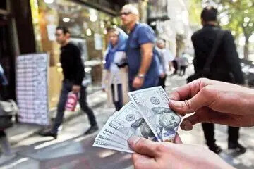 کاهش قیمت دلار به ۸۳ هزار و ۷۰ تومان